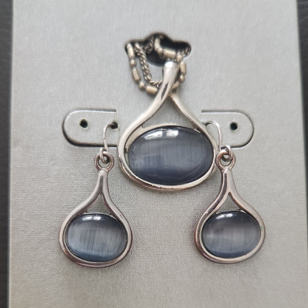 Sophisticated Silver and Blue Necklace Set